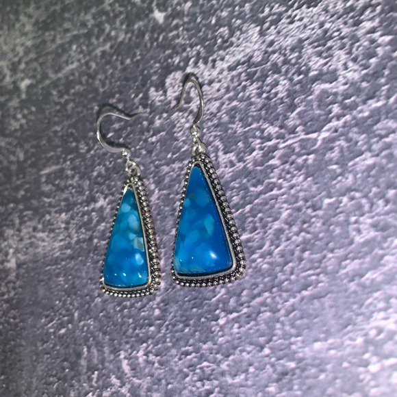 Triangular dangling earrings - Picture 5 of 5